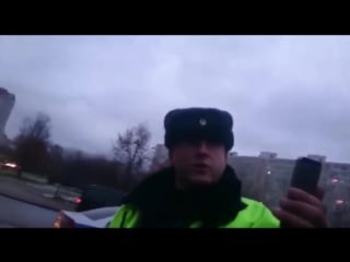 В москве инспекторы дпс свао придушили пешехода (сохранилась запись с перископа)