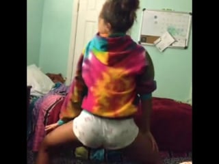 Best twerk vine videos when white girls twerk vs when black grils twerk