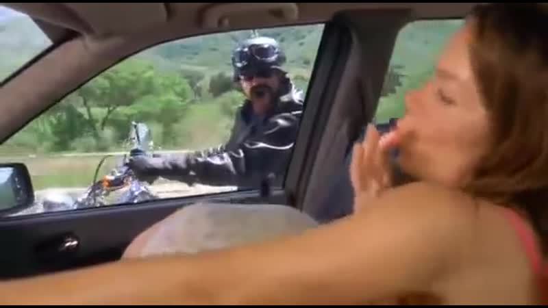 Прикол с байкером, девушки и мотоциклист, фрагмент из к/ф "милашки"