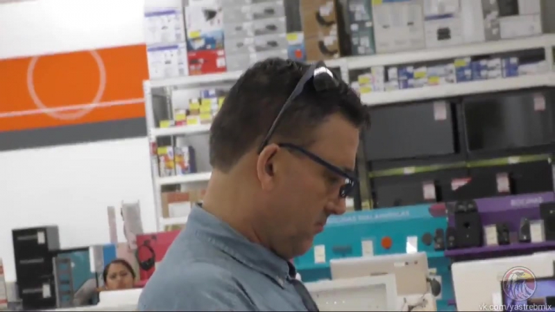 Руссо туристо в магазине