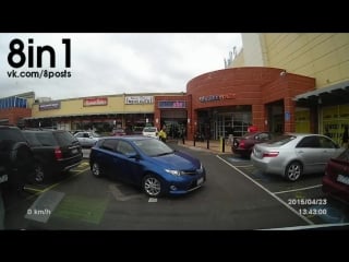 Трёхминутное видео паркои идиота / idiot trying to park this female has a driver's licence in victoria
