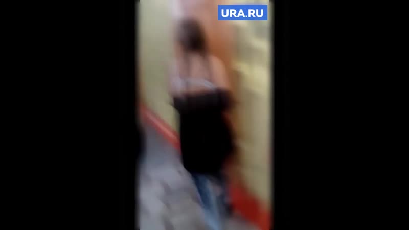 В екатеринбурге школьница разделась на перемене