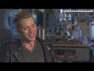 Доминик шервуд рассказывает нам о любовниых триуголниках в сериале