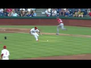 Must c velasquez goes lefty © mlb com