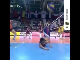 Малышка с упругой попкой упала во время игры,не порно секси сиськи
