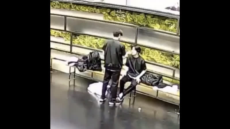 Бинни кормит джейка