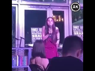 Разделась на выступлении