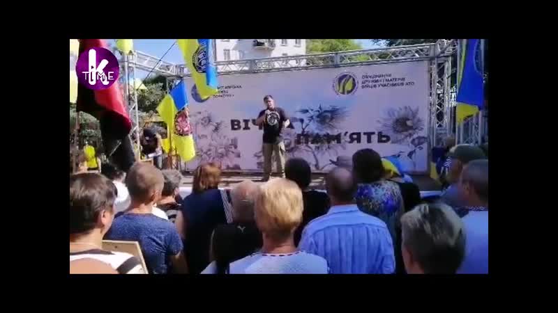 Семен семенченко под посольством россии