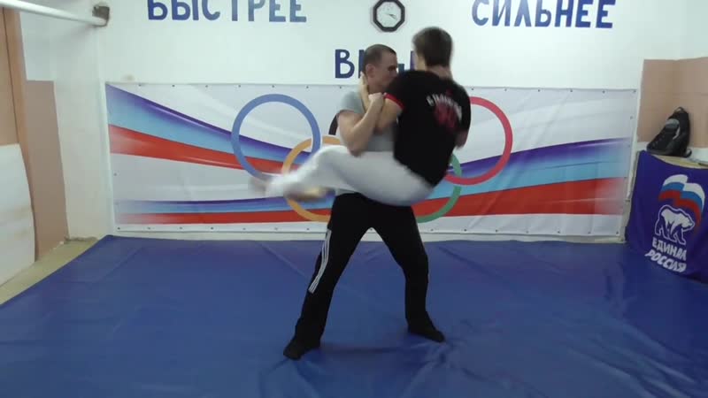 Рычаг локтя в прыжке висячка