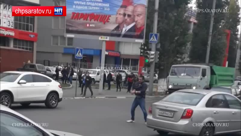 Чп саратов очевидцы запечатлели задержание неадекватного человека на чернышевского
