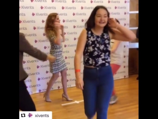 Ребекка мэдер с поклонницей