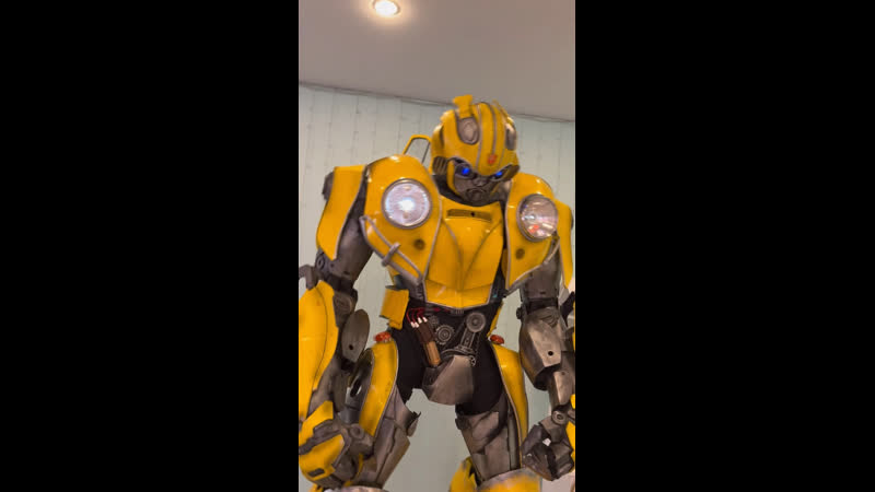 Гигантский трансформер бамблби