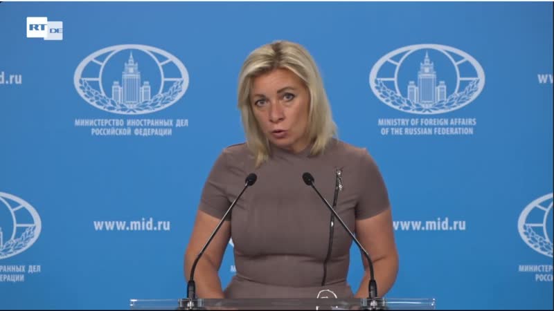 Live russlands aussenamtssprecherin maria sacharowa gibt wöchentliche pressekonferenz