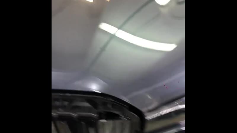 Новенький bmw x7 приехал к нам на оклейку антигравийной пленкой, тонироу, а также керамическую обработку кузова, салона и коле