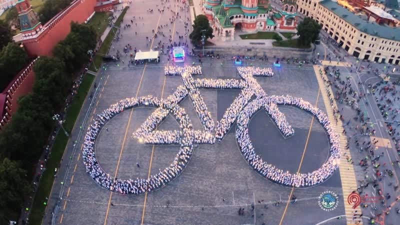 Мировой рекорд гиннесса на красной площади! самый большой велосипед из людей!