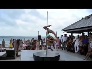 Виксен стил залезна на член своего кавалера