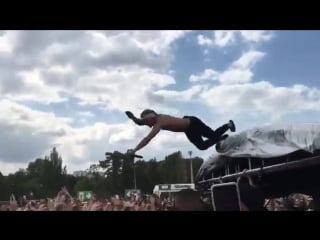 Lil pump попытался прыгнуть в толпу{#rapdiagnoz}