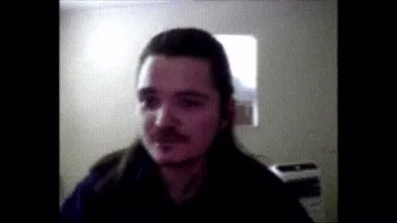 Почему убермаргинал качается из стороны в сторону на своих стримах?