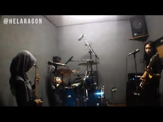 Indonesian sundanese metal (helaragon band practice)