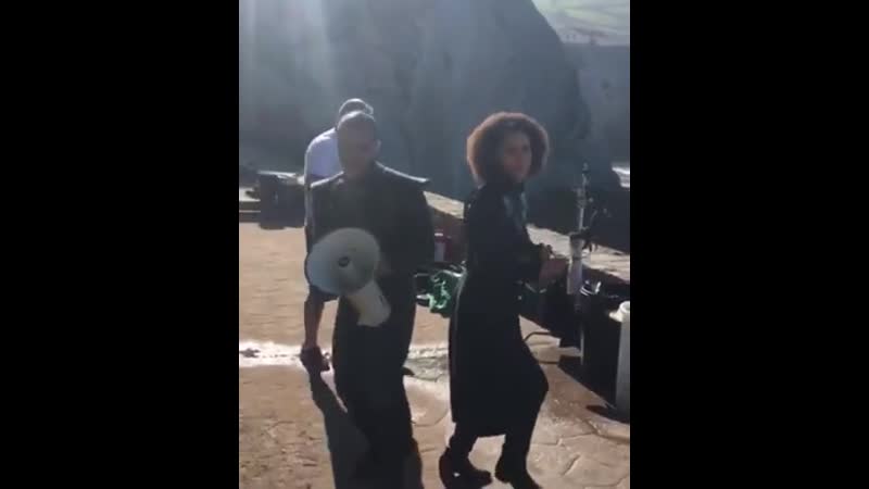 Серый червь и миссандея веселятся (джейкоб андерсон и натали эммануэль)