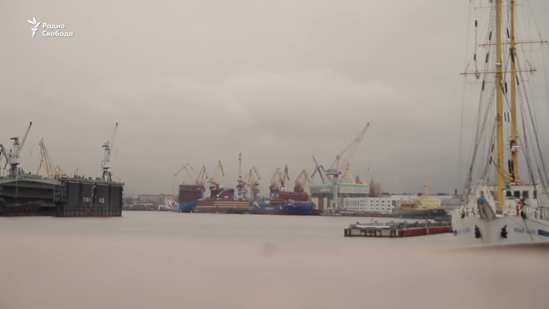 Плавучая аэс в центре петербурга