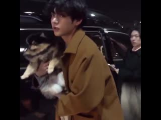 Taehyung brought yeontan with him, this is officially tannie first appearance at the airport! #tae updates