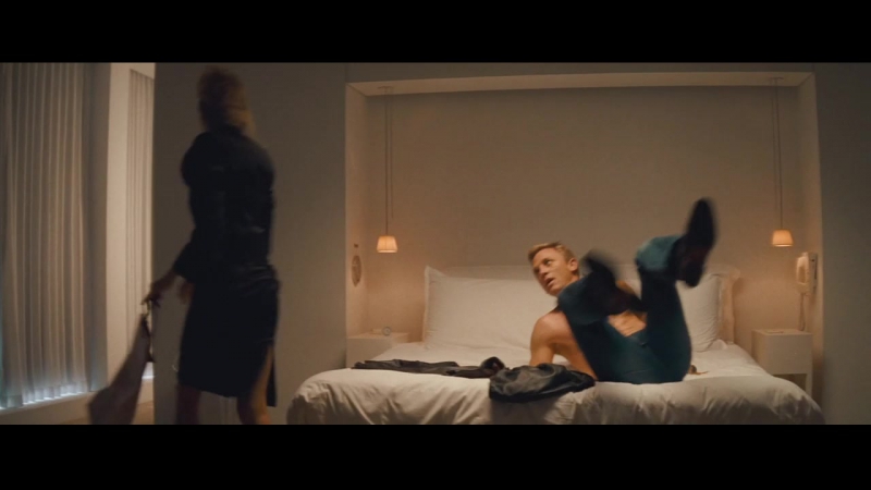 Sienna miller sexy & topless layer cake (2004)