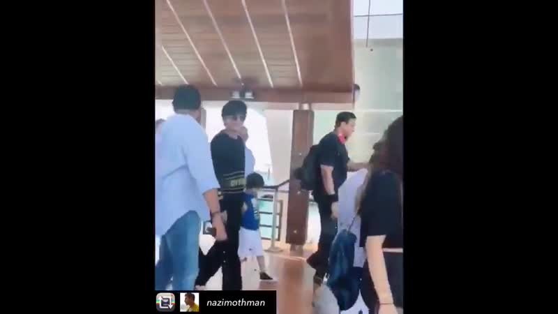 Video shahrukhkhan @iamsrk with family in velana international airport, maldives leaving from maldive