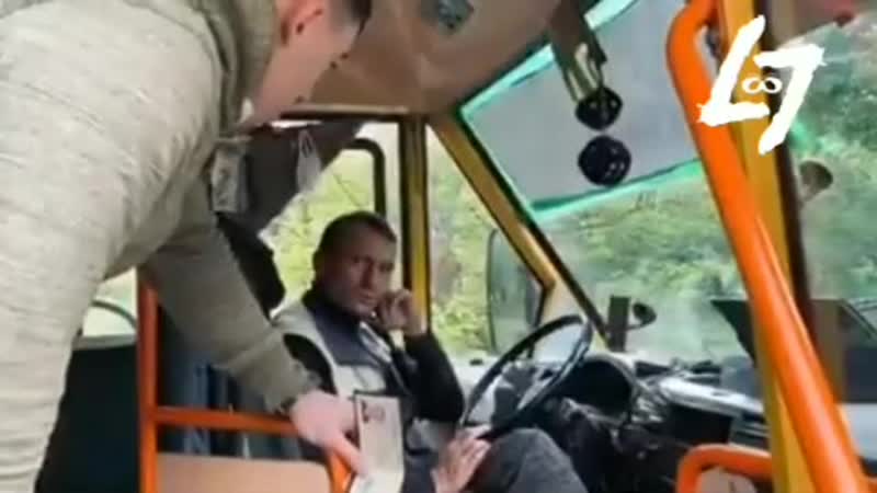 Парень с протезом вместо ноги проучил маршрутчика