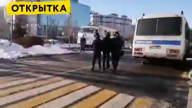 Хватают прямо на выходе из метро