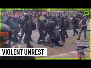 Protesters build barricades as paris police use force to disperse them