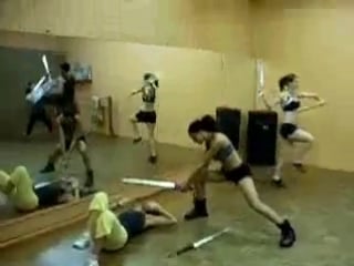 Тренирои девушек с мечом