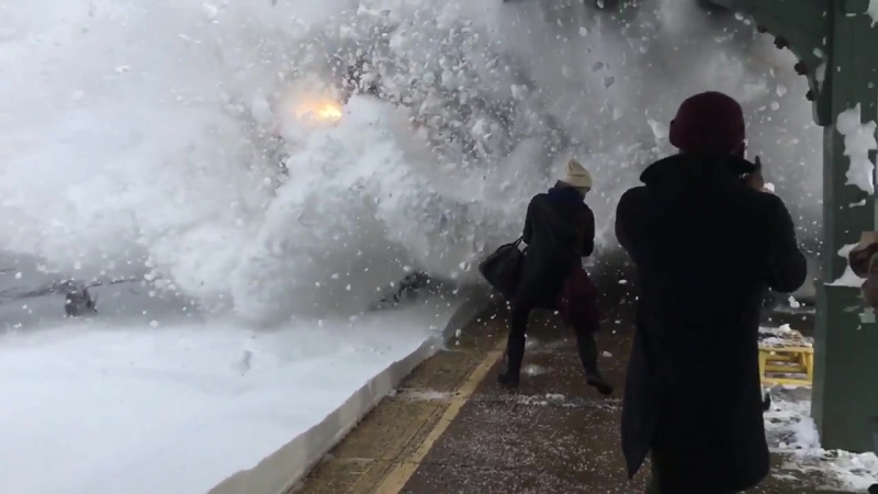 Эффектное прибытие поезда