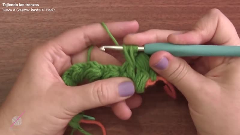 Trenzas puff de colores tejidas a crochet tejiendo perú