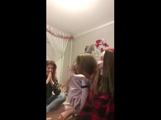 Отдыхаем с подружкой с концерта