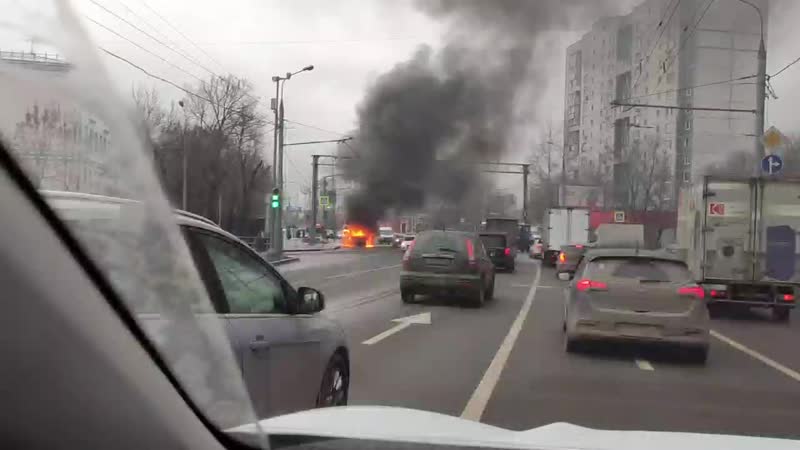 В столичном районе новогиреево произошло чп на дороге загорелась грузовая газель