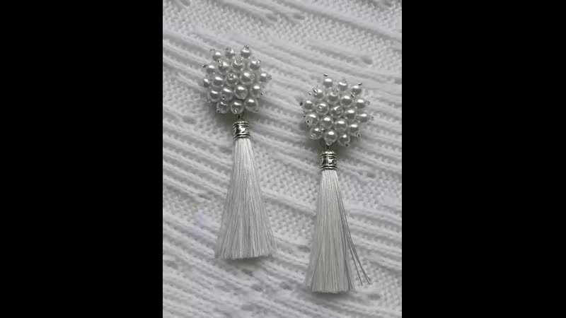 Серьги белые