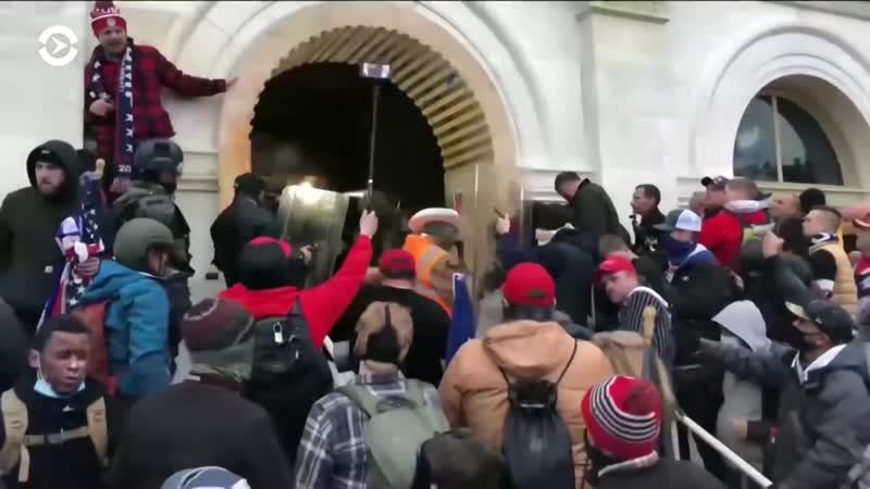 Трамп осудил нападавших на капитолий // демократы настаивают на отстранении президента от должности // коронавирус в сша 4 тыся