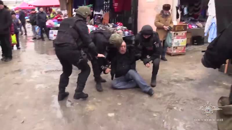 Жёсткое задержание членов этнической цыганской опг