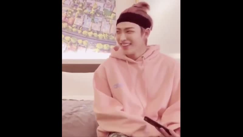 Yunho just wanted to touch his hair 😔