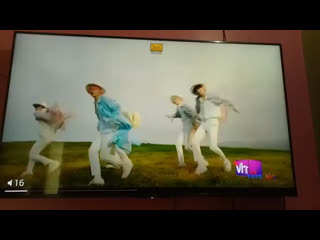 Txt did an interview with vh1 india where they were asked questions about 'minisode1 blue hour'