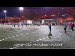 Ejercicio fútbol competición por equipos velocidad reacción