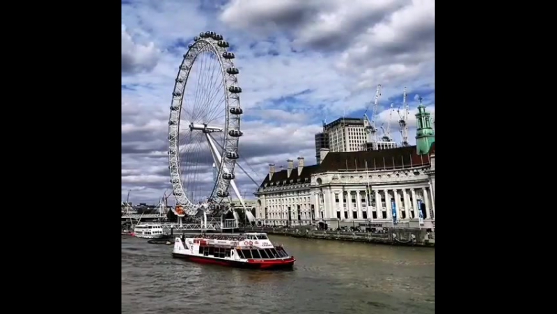 שבת שלום @izsak
    ・・・
    בתנועהמתמדת #שלום# #repost #lo лондон 09 09 2017