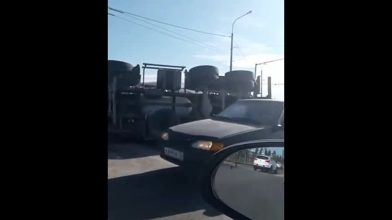 Перевернулся цементовоз