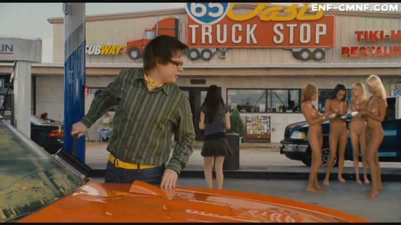 Cmnf видео – голые девушки дурачатся на фоне фильма