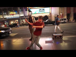 Robot action! merrick amp; mayhem! hollywood blvd in action!