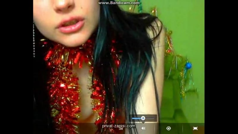 Ruscams porn video – Пьяная девочка разделась и станцевала в новогоднюю ночь (записи приватов runetki, bongacams, ruscams)