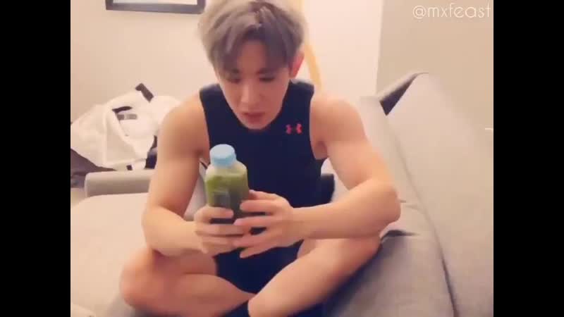 This video of wonho reading out the ingredients in his green smoothie in english and then being shocked cause there’s so much gr