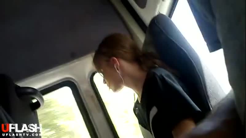 Смотрит как парень дрочит в автобусе порно видео