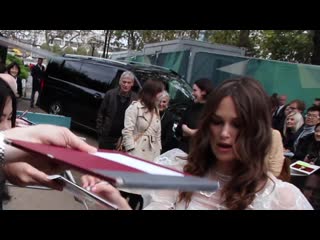 Keira knightley meeting fans signing autographs during official secrets premiere in london